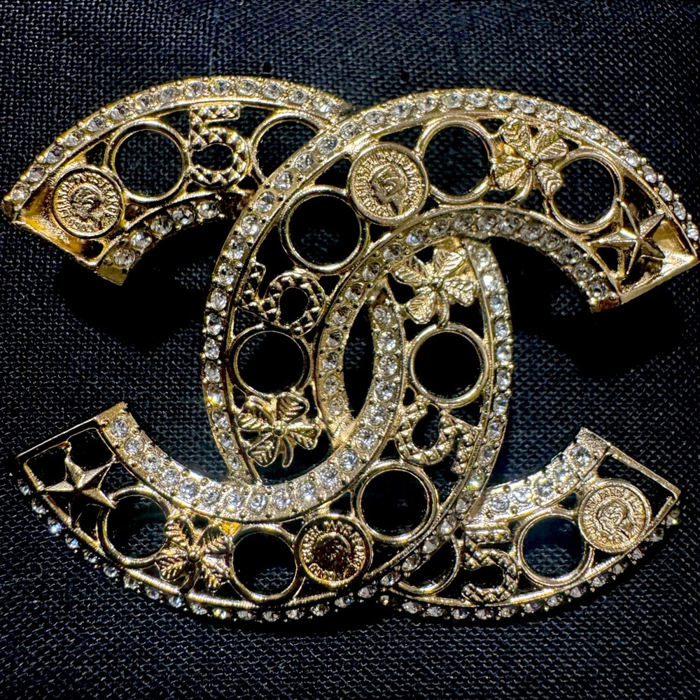 Chanel broach. Brand new with crystal and gold.